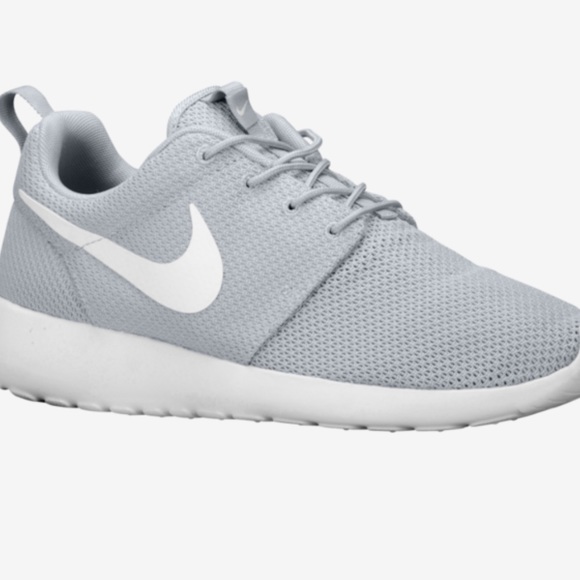 Nike Shoes - Women’s Nike Roshe Shoes Size 8